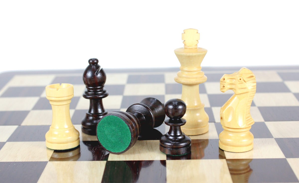 All chess pieces have felted bottom. The weight of the chess set is 2.45 lbs (1.1 kg)